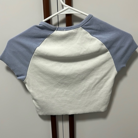garage blue and white cropped tee - Picture 2 of 2